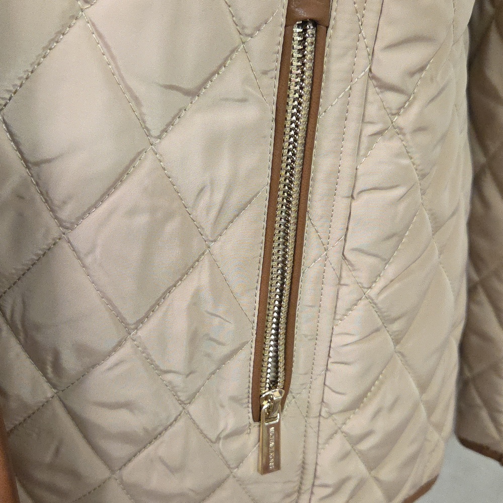 Michael Kors Quilted Beige Puffer Jacket Gold Accents Size LARGE - Picture 3 of 11